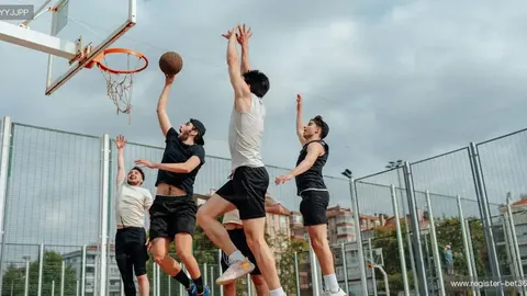 费兰社交平台庆祝进球：鲨鱼荣光瞬间！